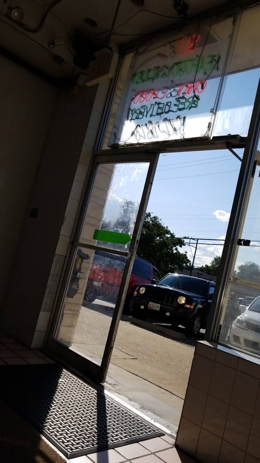 China Fongs | restaurant | 7459 Annapolis Rd, Landover Hills, MD 20784, USA | 3015772873 OR +1 301-577-2873