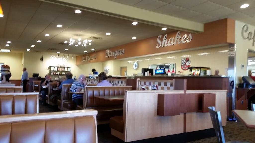 Big Boy | restaurant | 7800 Granger Rd, Cleveland, OH 44125, USA | 2165242576 OR +1 216-524-2576