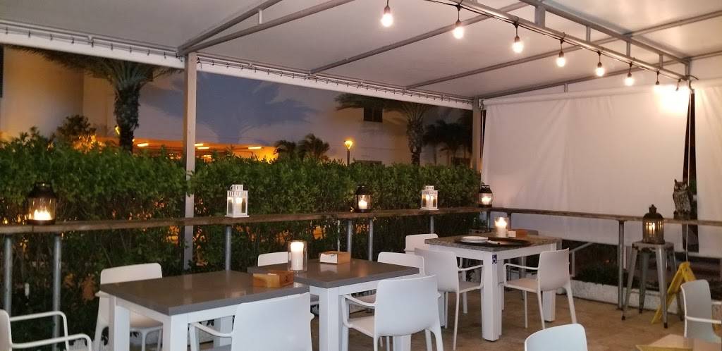 Premiere Cafe & Bar | restaurant | 3110 Belmar St, Fort Lauderdale, FL 33304, USA | 9545667676 OR +1 954-566-7676