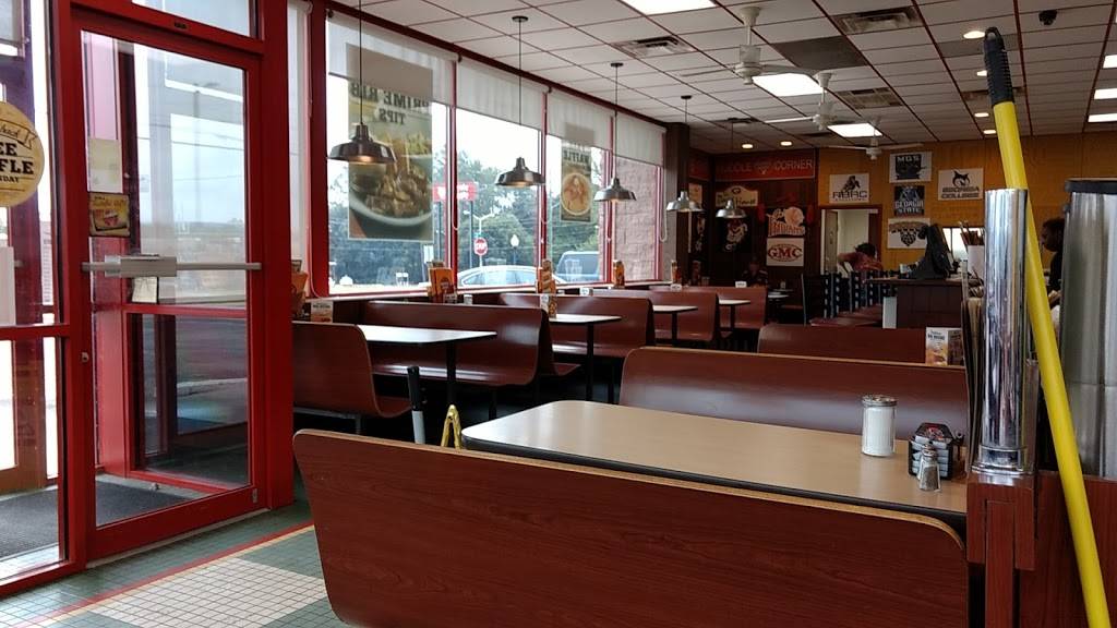 Huddle House | meal takeaway | 102 5th Ave, Eastman, GA 31023, USA | 4783745088 OR +1 478-374-5088