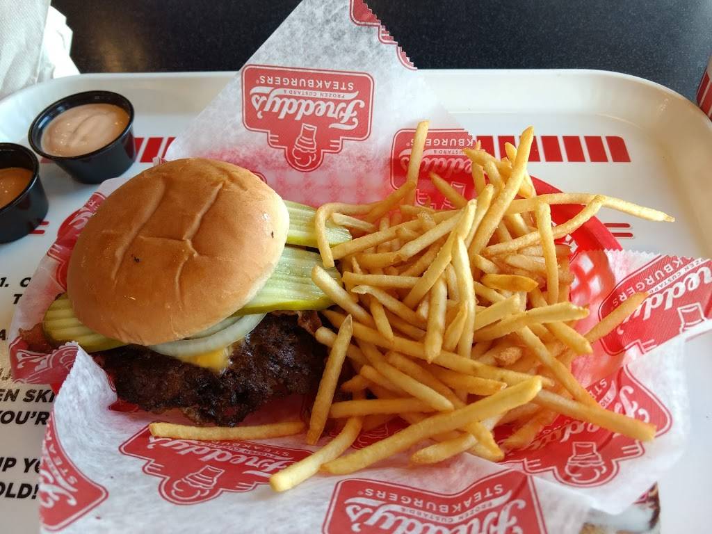 Freddys Frozen Custard & Steakburgers | restaurant | 3660 Jonathan Moore Pike, Columbus, IN 47201, USA | 8127990509 OR +1 812-799-0509