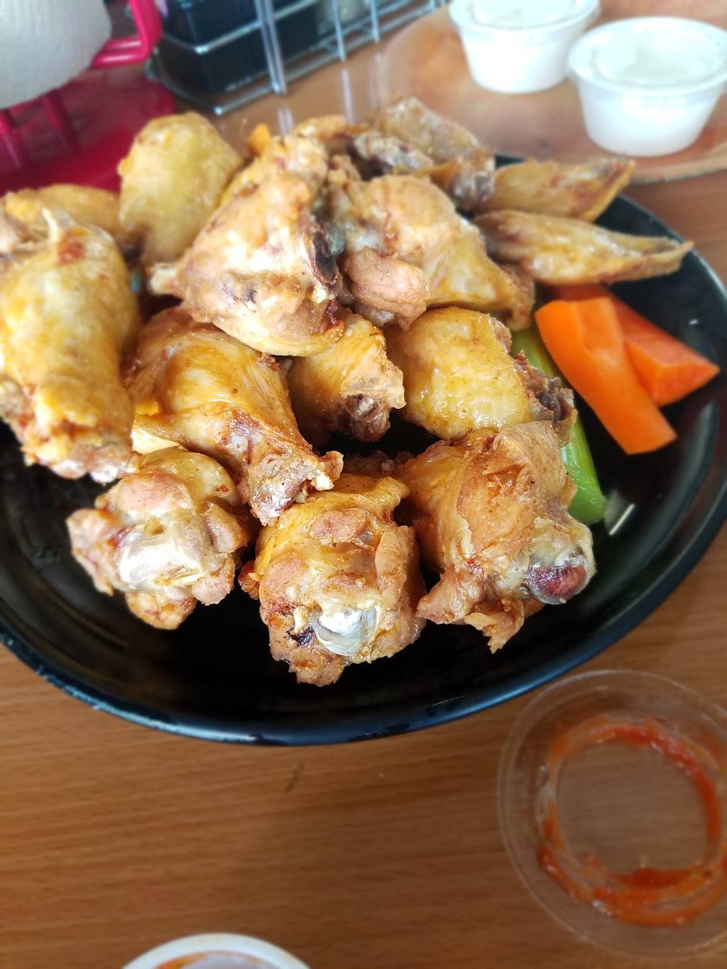 Shooters Wings & Things | restaurant | 1464 W Yosemite Ave, Manteca, CA 95337, USA | 2098258787 OR +1 209-825-8787