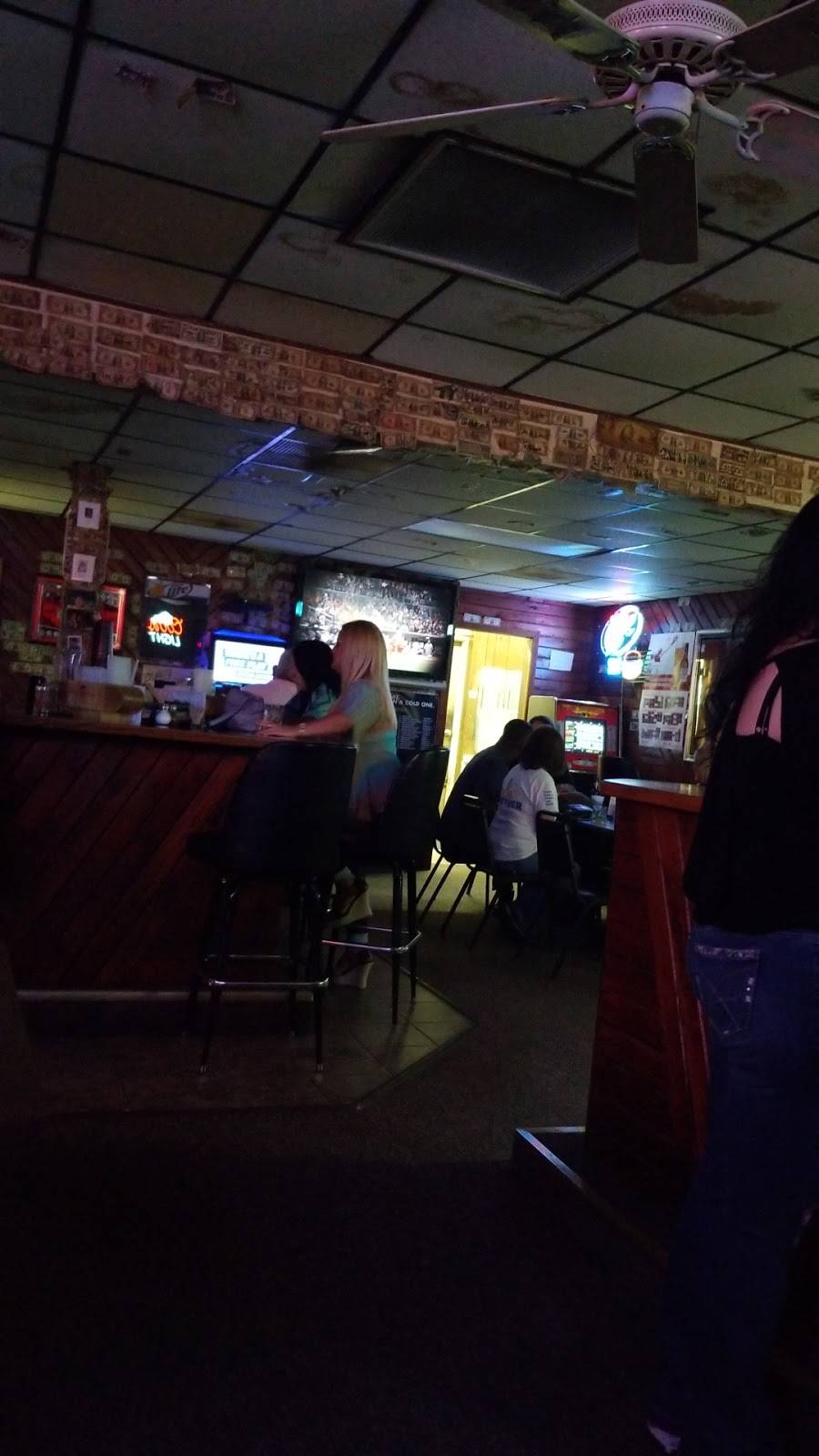 Robbie Ds Restaurant & Bar | restaurant | 1803 US-60, Dexter, MO 63841, USA | 5736242288 OR +1 573-624-2288