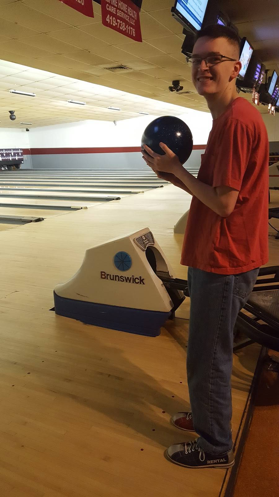 Astro Lanes | restaurant | 1113 Apollo Dr, Wapakoneta, OH 45895, USA | 4197387306 OR +1 419-738-7306