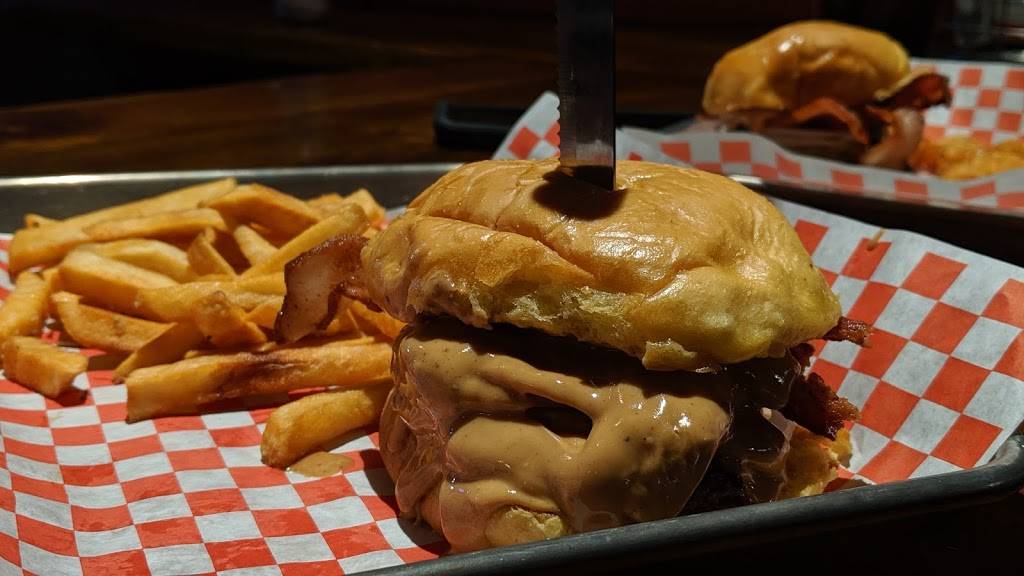 OMalleys Irish Pub | restaurant | 2403 6th Ave, Tacoma, WA 98406, USA | 2536279403 OR +1 253-627-9403