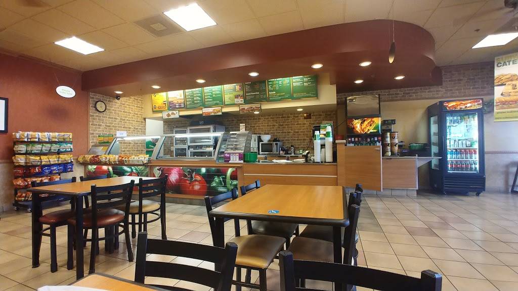 Subway | meal takeaway | 5665 N Blackstone Ave Suite 106, Fresno, CA 93710, USA | 5594321333 OR +1 559-432-1333