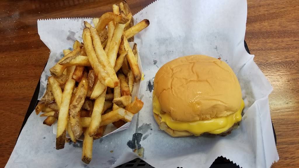 Crave Burgers and Wings | restaurant | 12195 GA-92 suite 104, Woodstock, GA 30188, USA | 6789092658 OR +1 678-909-2658