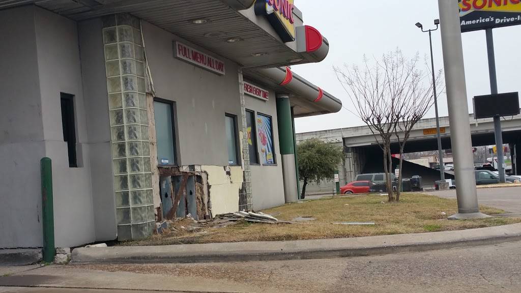 Sonic Drive-In | restaurant | 9403 North Fwy, Houston, TX 77037, USA | 2812609333 OR +1 281-260-9333