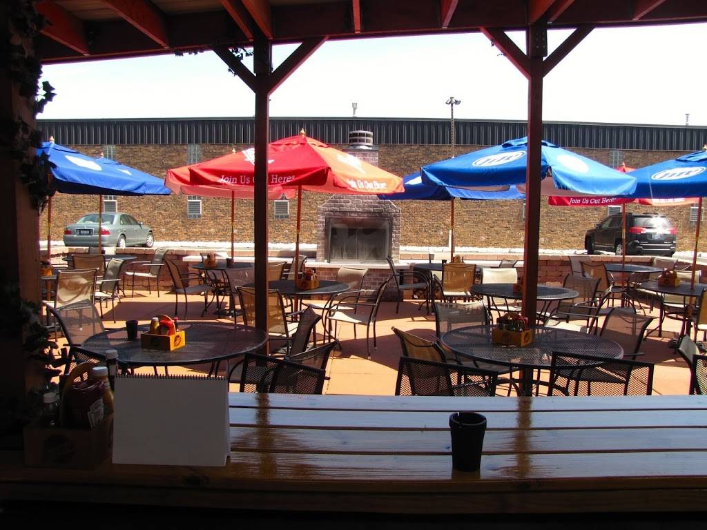 Crosstown Pub & Grill Naperville | restaurant | 909 E Ogden Ave, Naperville, IL 60563, USA | 6303579775 OR +1 630-357-9775