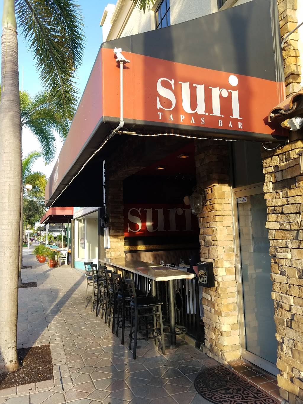 Suri Tapas Bar | restaurant | 707 Lake Ave, Lake Worth, FL 33460, USA | 5612497436 OR +1 561-249-7436