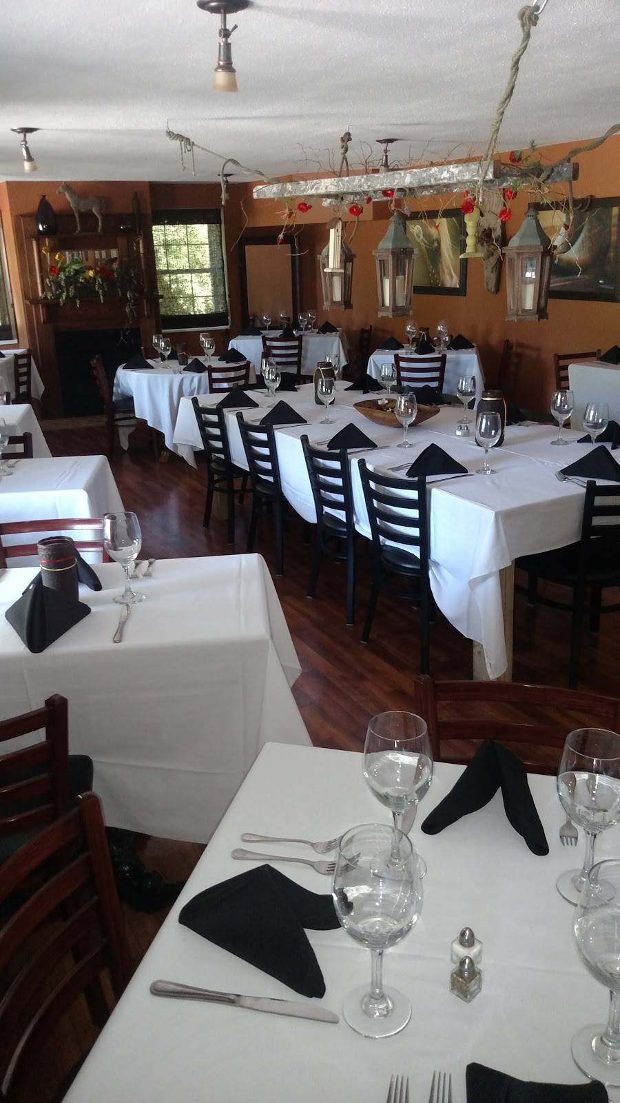 The W Restaurant & Lounge | restaurant | 7230 IL-152, Du Quoin, IL 62832, USA | 6185422424 OR +1 618-542-2424