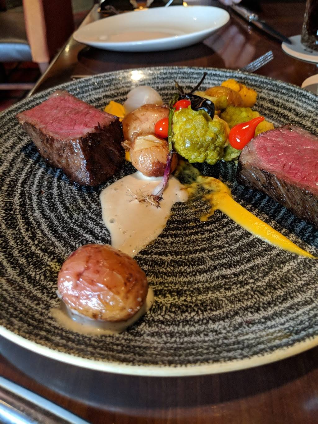 Tiffins Restaurant | restaurant | 2901 Osceola Pkwy Discovery Island, Orlando, FL 32830, USA | 4079391947 OR +1 407-939-1947