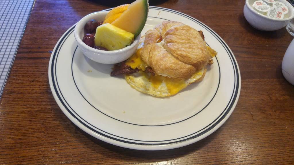 Churchs Chicken | restaurant | 1701 Sycamore School Rd, Fort Worth, TX 76134, USA | 8175511324 OR +1 817-551-1324