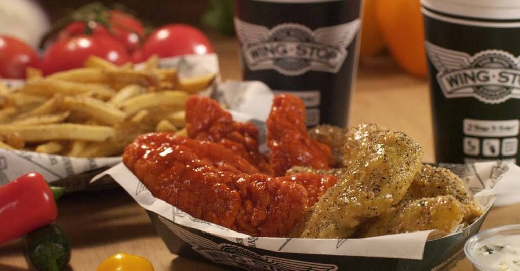 Wingstop | restaurant | 2634 N Clark St, Chicago, IL 60614, USA | 7739048172 OR +1 773-904-8172