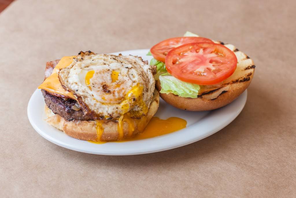 T&Js SmokeHouse | restaurant | 198 Delaware Ave, Put-In-Bay, OH 43456, USA | 4192850034 OR +1 419-285-0034