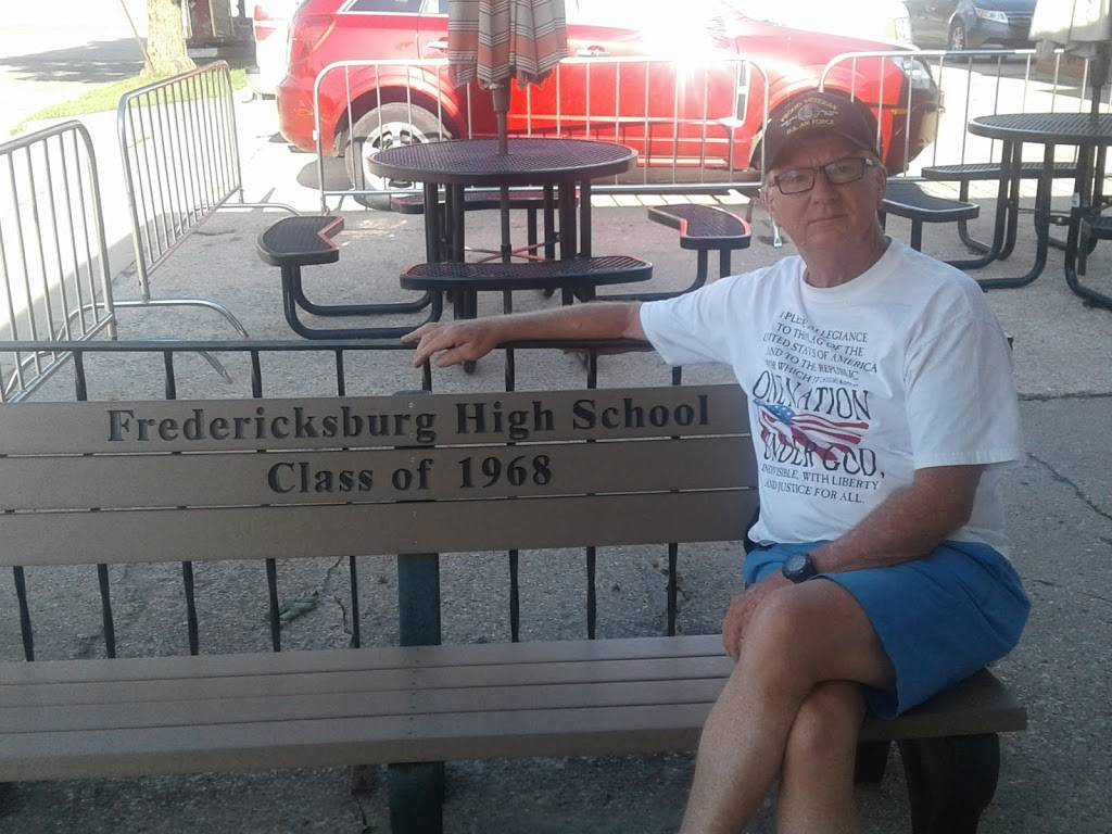 Heres 2U | restaurant | 208 W Main St, Fredericksburg, IA 50630, USA | 5632376062 OR +1 563-237-6062