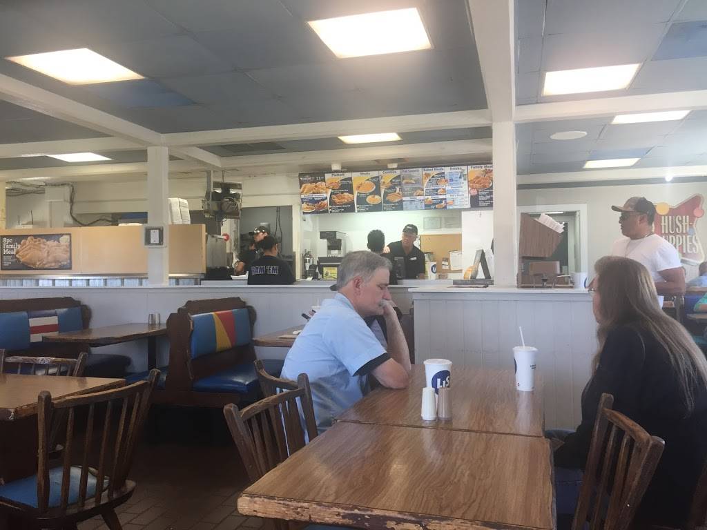 Long John Silvers | restaurant | 301 Sidney Baker St, Kerrville, TX 78028, USA | 2105910587 OR +1 210-591-0587