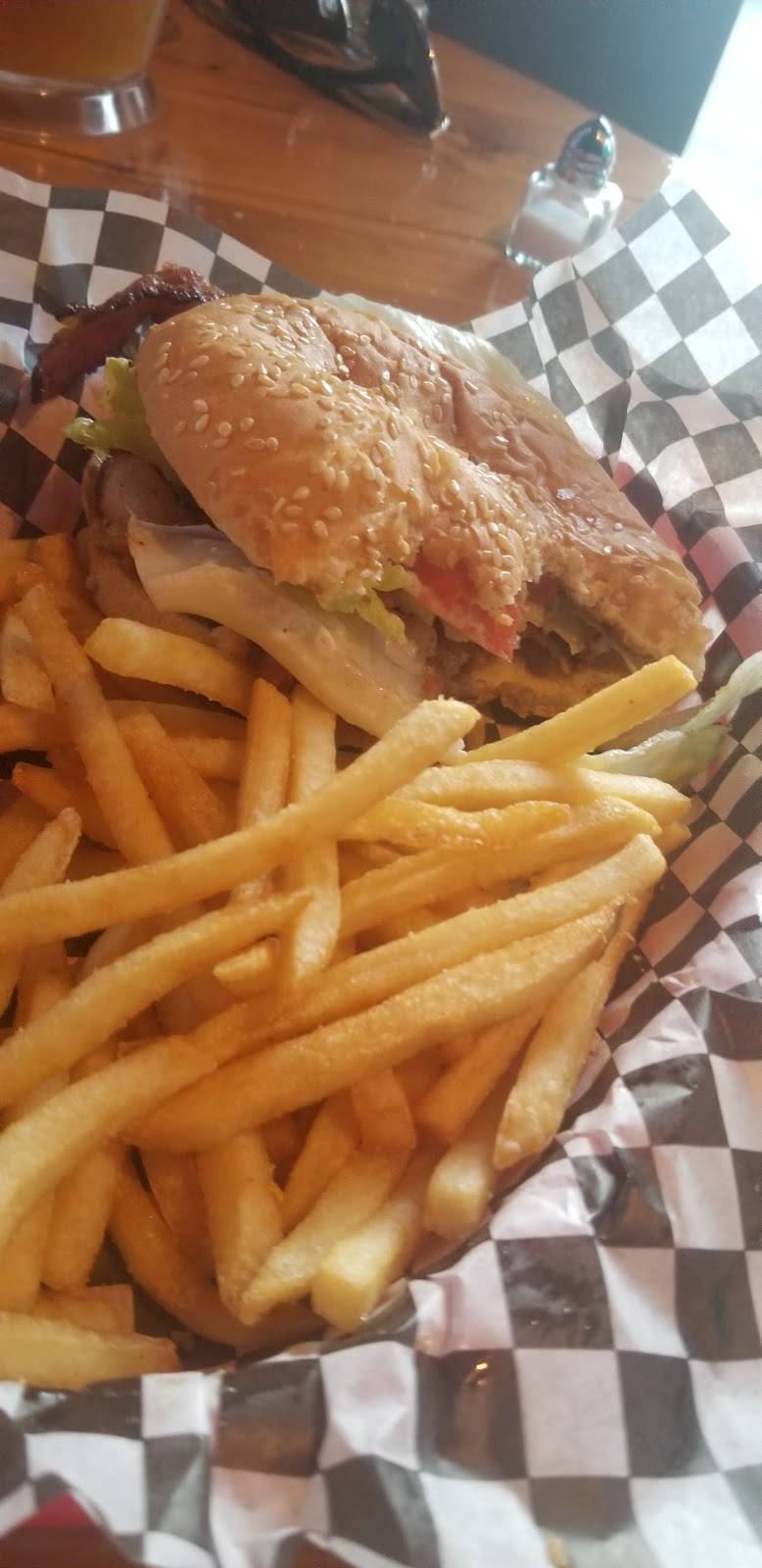 Woodshed Bar & Grill | restaurant | 23698 WA-3, Belfair, WA 98528, USA | 3602751222 OR +1 360-275-1222