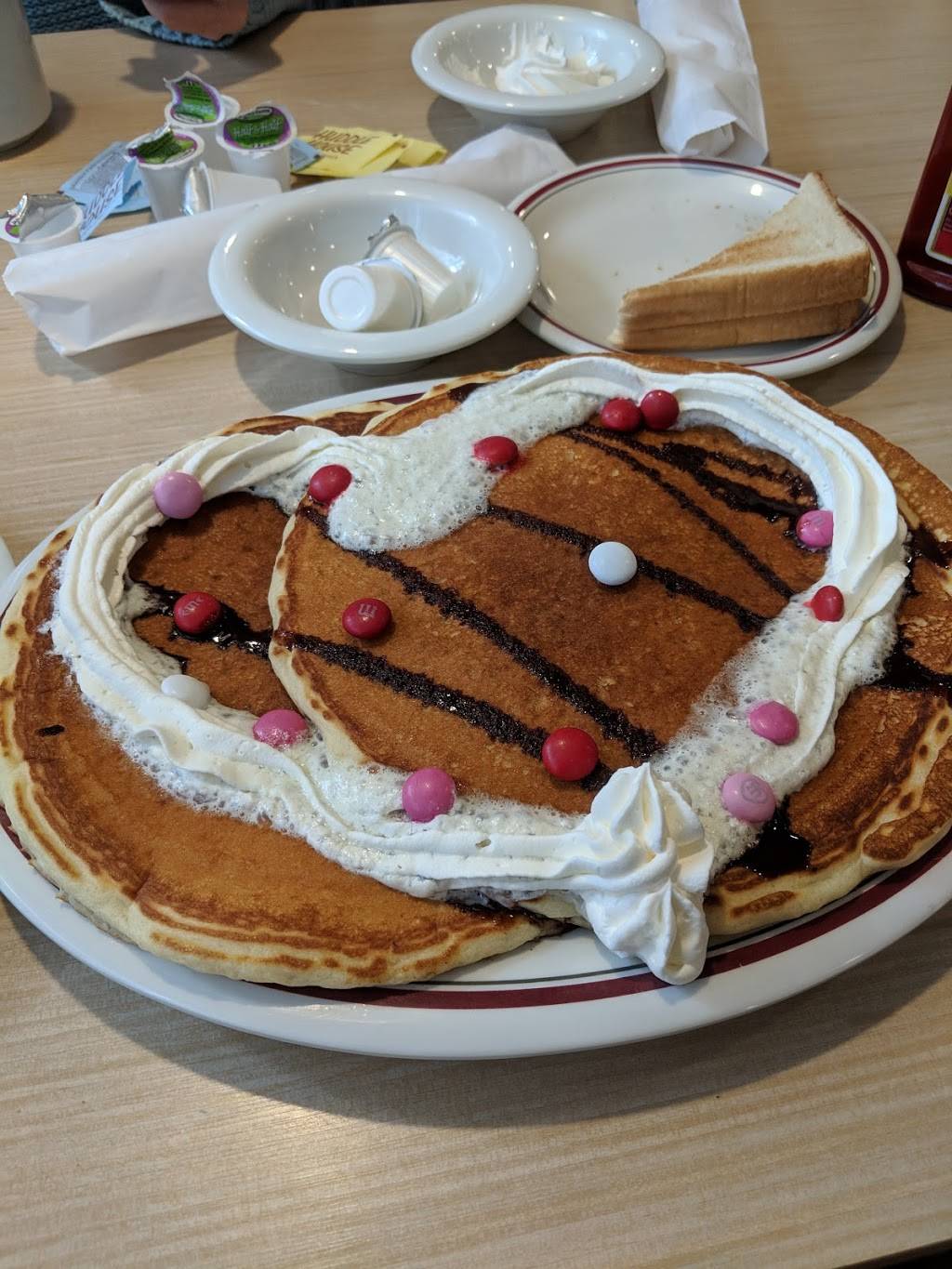 Huddle House | restaurant | 838 Seven Bridge Rd, East Stroudsburg, PA 18301, USA | 5704248245 OR +1 570-424-8245