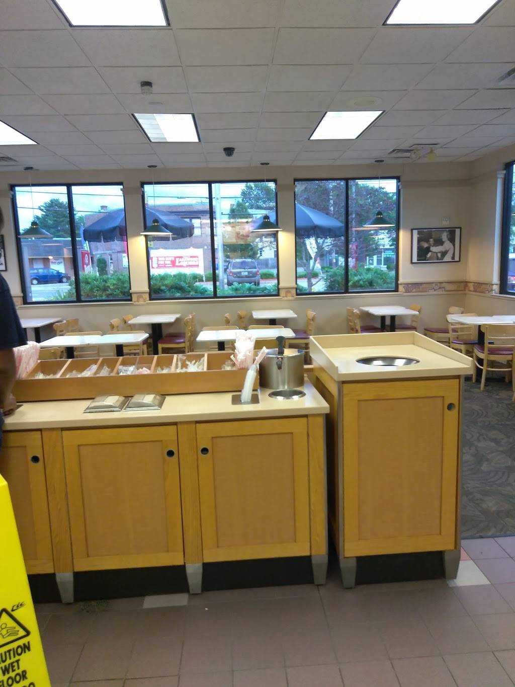 Wendys | restaurant | 771 Warwick Ave, Warwick, RI 02888, USA | 4019411358 OR +1 401-941-1358