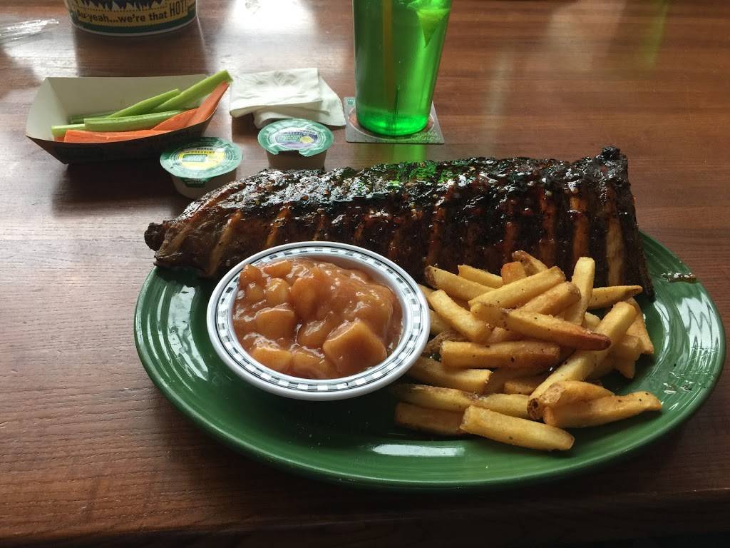 Quaker Steak & Lube | restaurant | 561 US Route 1, Edison, NJ 08817, USA | 7327779464 OR +1 732-777-9464