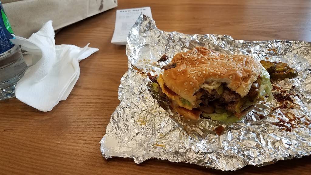 Five Guys | meal takeaway | 9330 76th St, Pleasant Prairie, WI 53158, USA | 2625645625 OR +1 262-564-5625