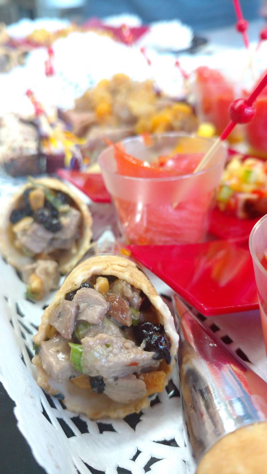 Traiteur Les Cuisines Leblanc | restaurant | 266 Rue Saint-Ignace, La Prairie, QC J5R 1E5, Canada | 4504442258 OR +1 450-444-2258