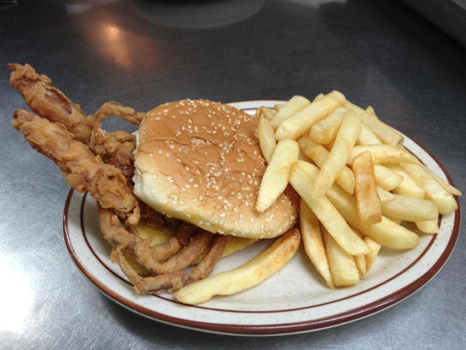 Richards Seafood Patio | restaurant | 1516 S Henry St, Abbeville, LA 70510, USA | 3378931693 OR +1 337-893-1693