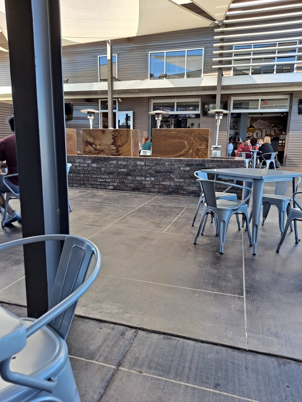 Fatburger & Buffalos Express | restaurant | 114 Versailles Blvd, Alexandria, LA 71303, USA | 3186257488 OR +1 318-625-7488