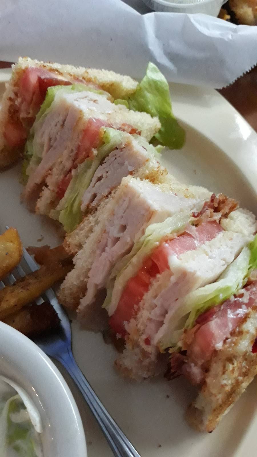 Hogbodys Bar and Grill | restaurant | 10440 Bayshore Rd, North Fort Myers, FL 33917, USA | 2395438800 OR +1 239-543-8800