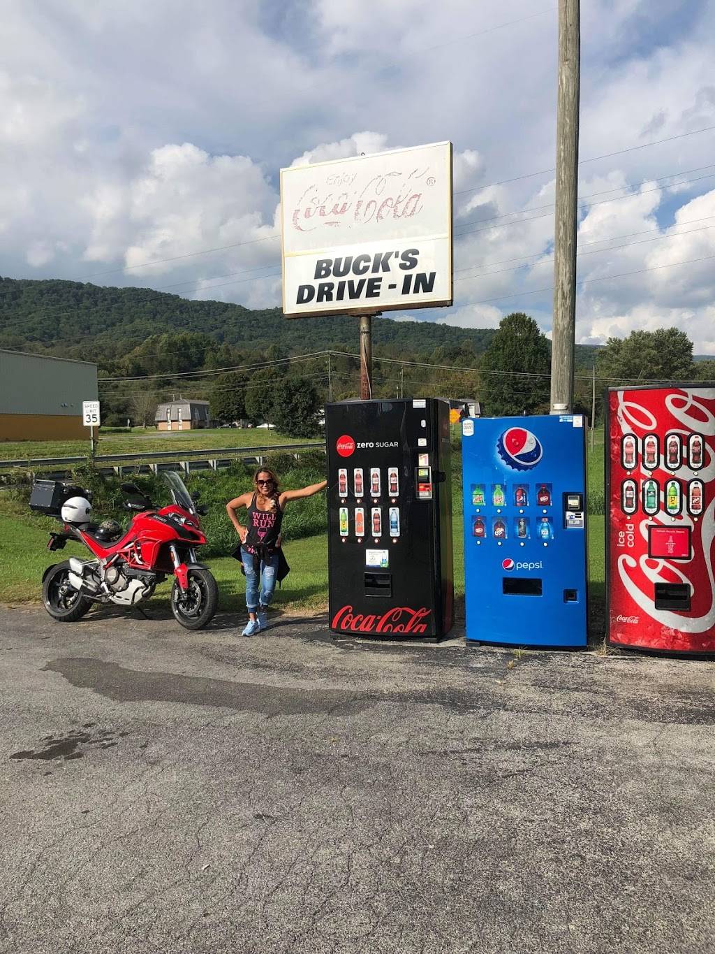 Bucks Drive-In | restaurant | 1212 E Main St, Saltville, VA 24370, USA | 2764967231 OR +1 276-496-7231