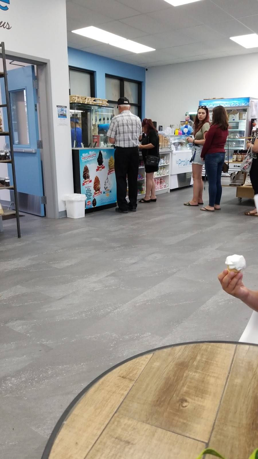 La Pralinière Bar Laitier | restaurant | 2000 Boulevard Dionne, Saint-Georges, QC G5Y 3W9, Canada | 4182218421 OR +1 418-221-8421