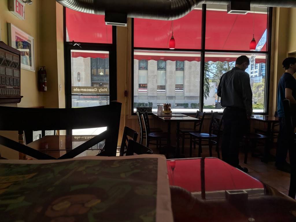 Holy Guacamole Fresh Mex | restaurant | 14 Duke St E, Kitchener, ON N2H 2L7, Canada | 2266473328 OR +1 226-647-3328