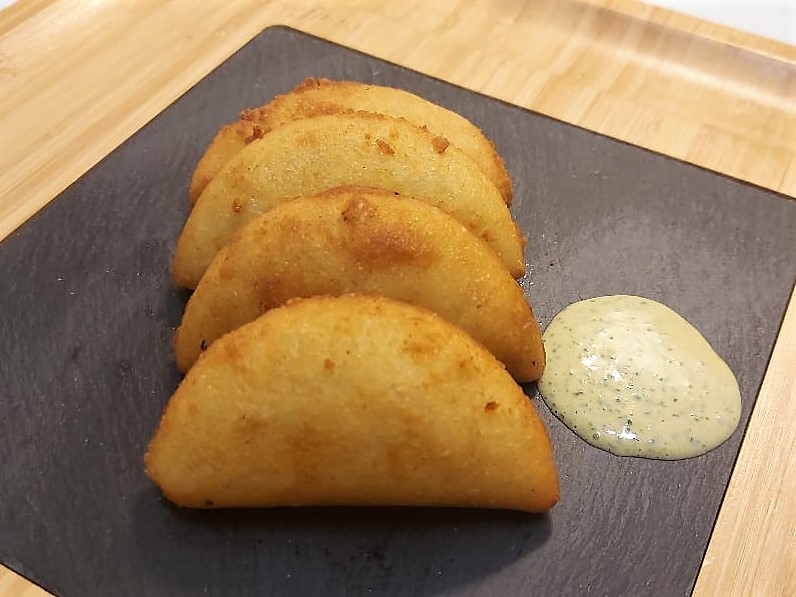 Frita o Asada -Arepa Bar- Food Truck | restaurant | 8232 NW South River Dr, Medley, FL 33166, USA | 7865997062 OR +1 786-599-7062