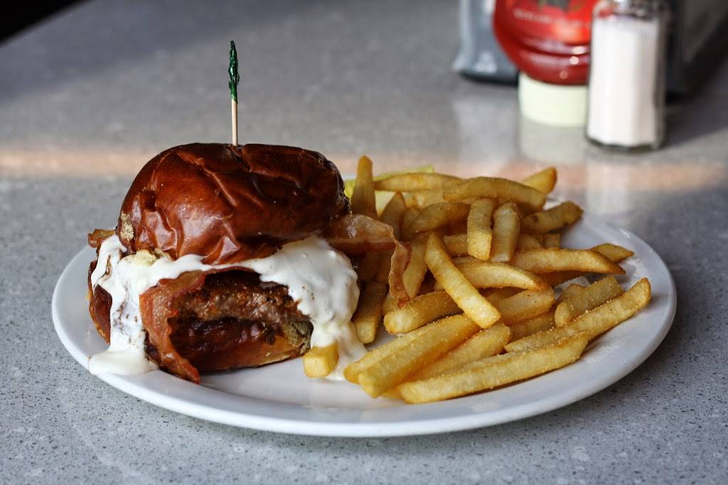 Leffs Lucky Town | restaurant | 7208 W State St, Wauwatosa, WI 53213, USA | 4142589886 OR +1 414-258-9886