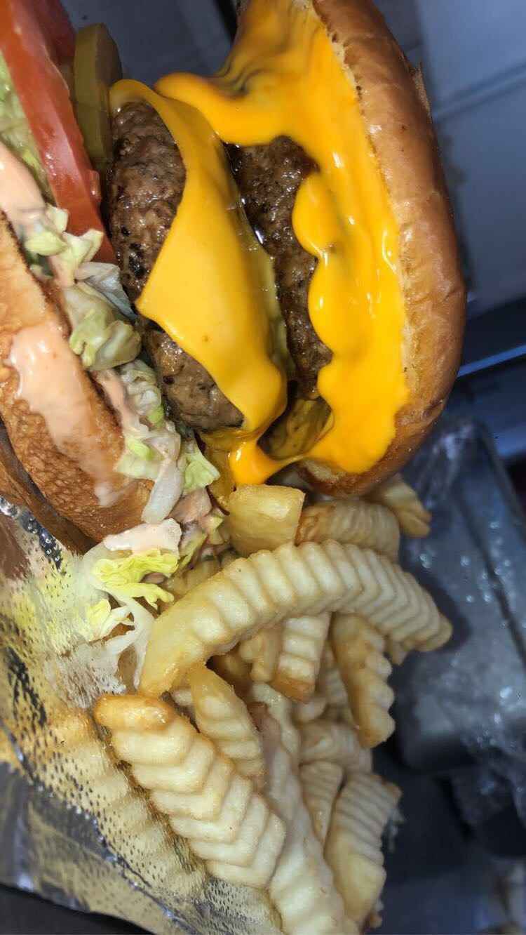 Chubbies chicken &fish | restaurant | 2150 N E St, San Bernardino, CA 92405, USA | 9094024022 OR +1 909-402-4022