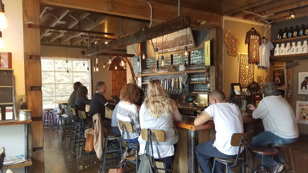 Draft & Vessel | restaurant | 4417 N Oakland Ave, Shorewood, WI 53211, USA | 4145335599 OR +1 414-533-5599