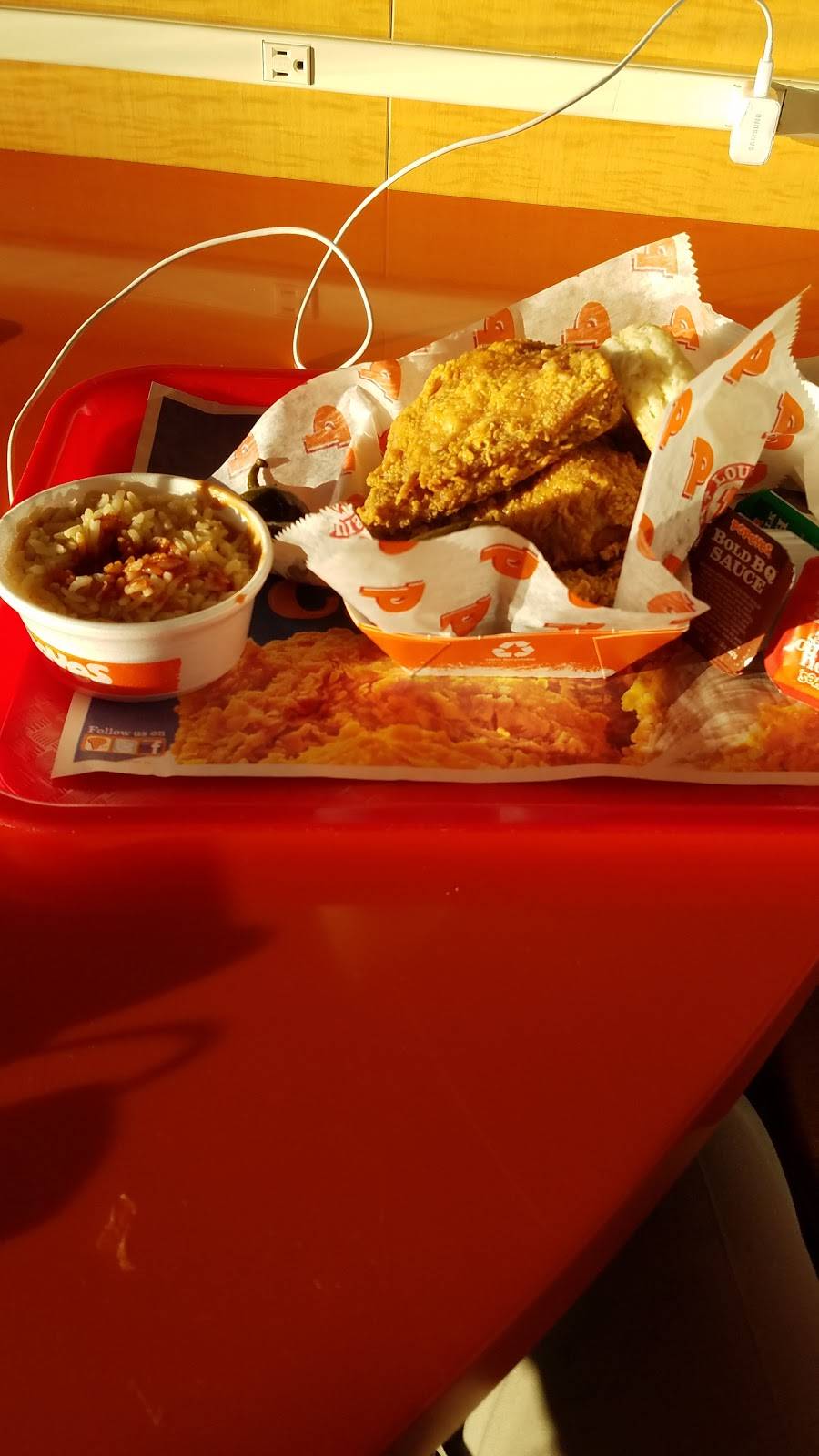 Popeyes Louisiana Kitchen | restaurant | 705 W Illinois Ave, Dallas, TX 75224, USA | 2142156863 OR +1 214-215-6863