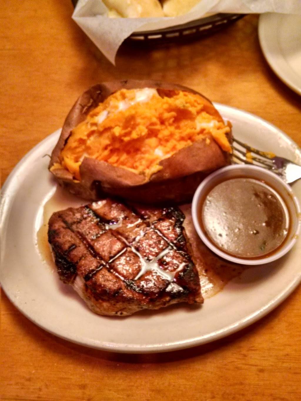 Texas Roadhouse | restaurant | 2230 Interstate 45 N, Conroe, TX 77301, USA | 9364944090 OR +1 936-494-4090