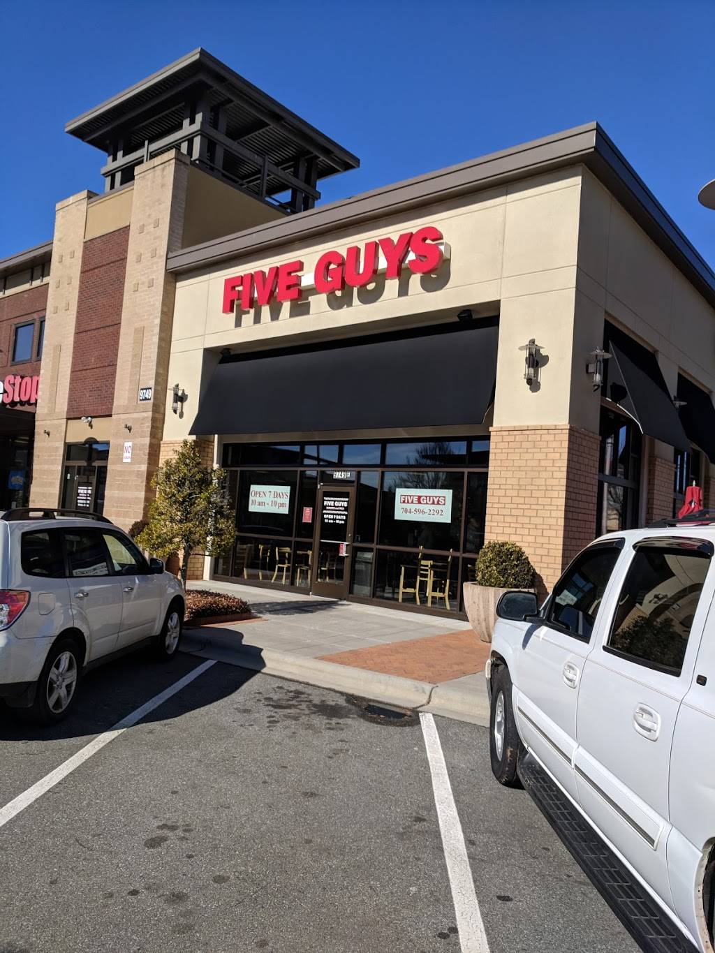 Five Guys | meal takeaway | 9749 Northlake Centre Pkwy, Charlotte, NC 28216, USA | 7045962292 OR +1 704-596-2292
