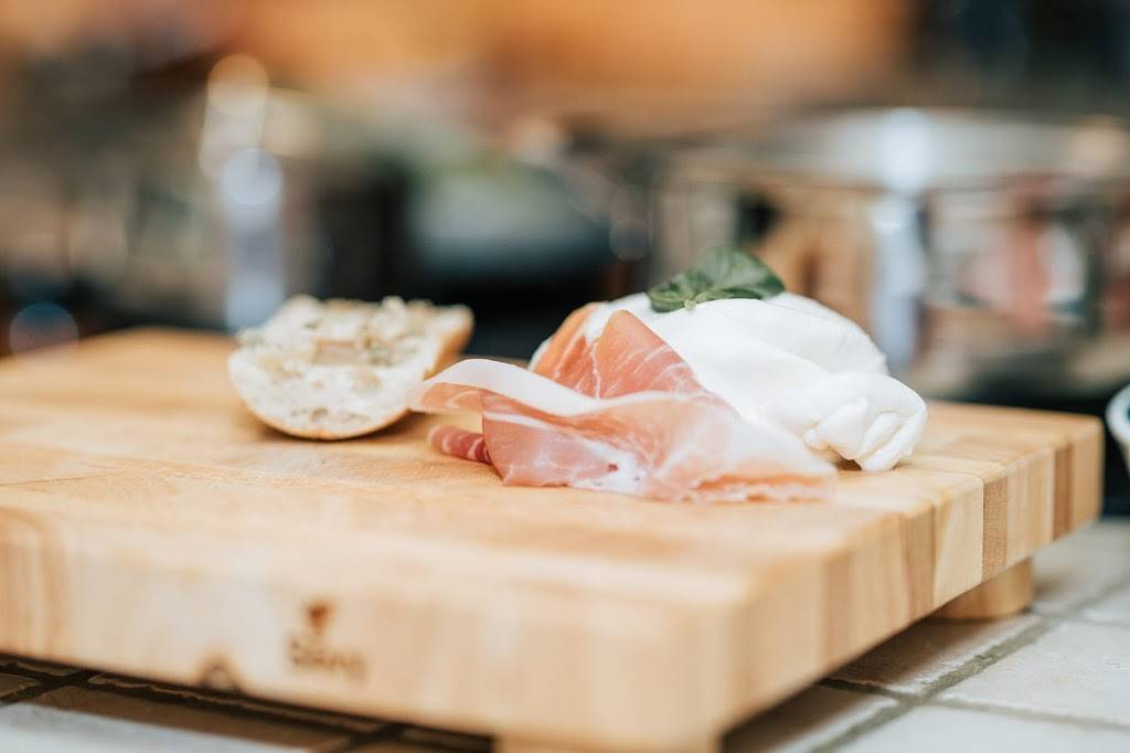 Traiteur la Bella cucina | restaurant | 895 Boulevard des Laurentides, Piedmont, QC J0R 1K0, Canada | 5147957120 OR +1 514-795-7120