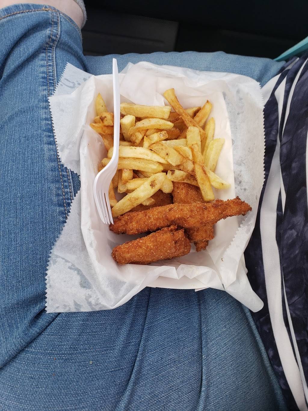 The Fence | restaurant | 1605 PA-405, Milton, PA 17847, USA | 5705242865 OR +1 570-524-2865