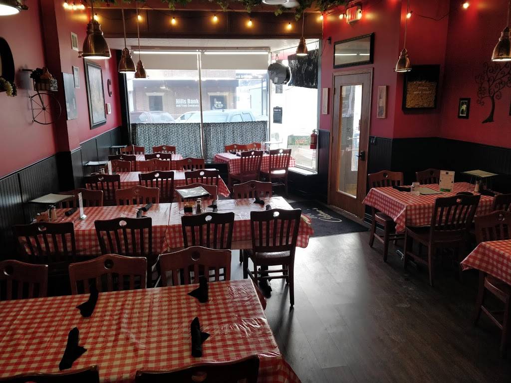 Cilinos | restaurant | 230 8th Ave SE, Wellman, IA 52356, USA | 3196464555 OR +1 319-646-4555