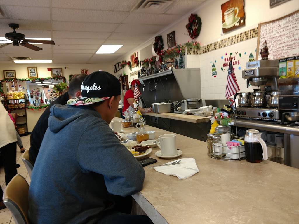 Fairfax Inn Restaurant | restaurant | 2946 Sleepy Hollow Rd, Falls Church, VA 22044, USA | 7035320616 OR +1 703-532-0616