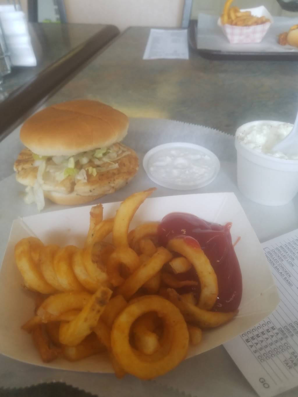 Dog Shed | restaurant | 506 N Main St, Walton, IN 46994, USA | 5746262717 OR +1 574-626-2717