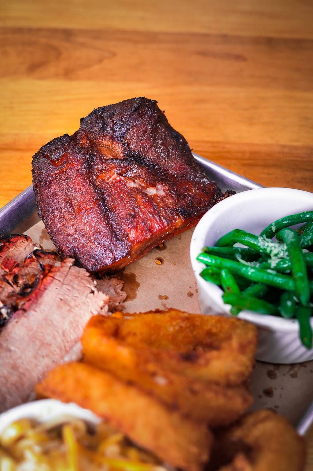 Wrigley BBQ | restaurant | 3555 North Broadway, Chicago, IL 60657, USA | 7734721227 OR +1 773-472-1227