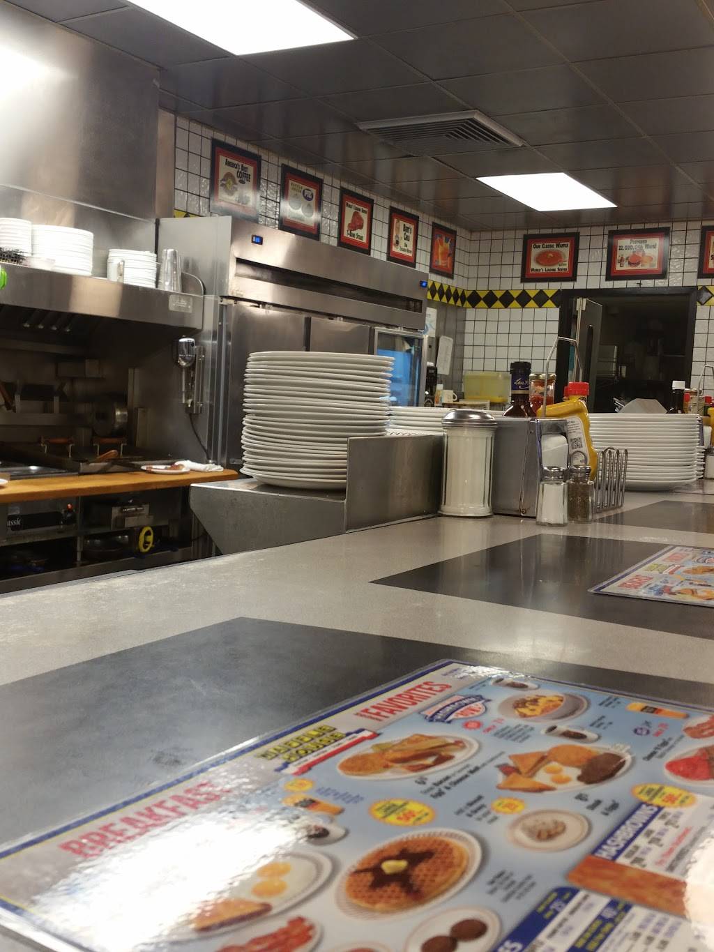 Waffle House | meal takeaway | 670 Magnolia St S, Lincoln, AL 35096, USA | 2057631561 OR +1 205-763-1561