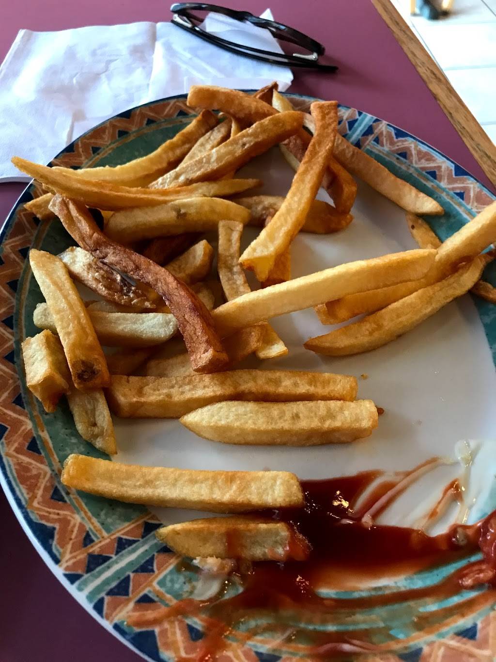 Queens Fish & Chips | restaurant | 131 Queen St S, Mississauga, ON L5M 1K9, Canada | 9058264222 OR +1 905-826-4222