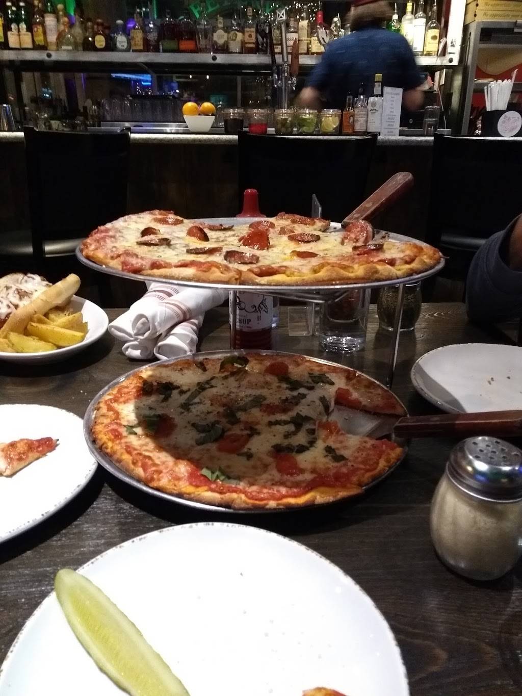 Streeterville Pizzeria & Tap | restaurant | 355 E Ohio St, Chicago, IL 60611, USA | 3126313877 OR +1 312-631-3877