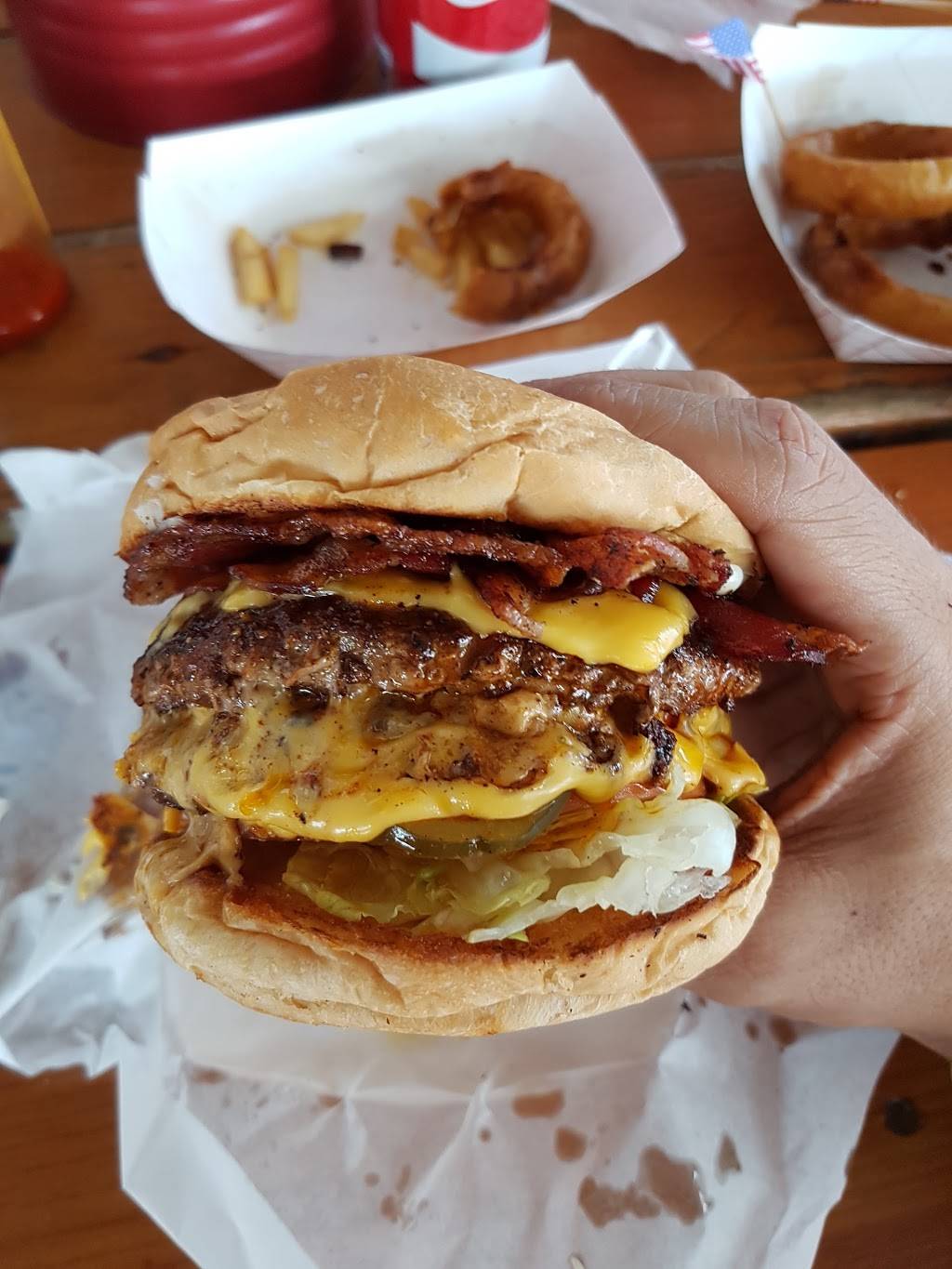 Bubbas Texas Burger Shack | restaurant | 5230 Westpark Dr, Houston, TX 77056, USA | 7136611622 OR +1 713-661-1622